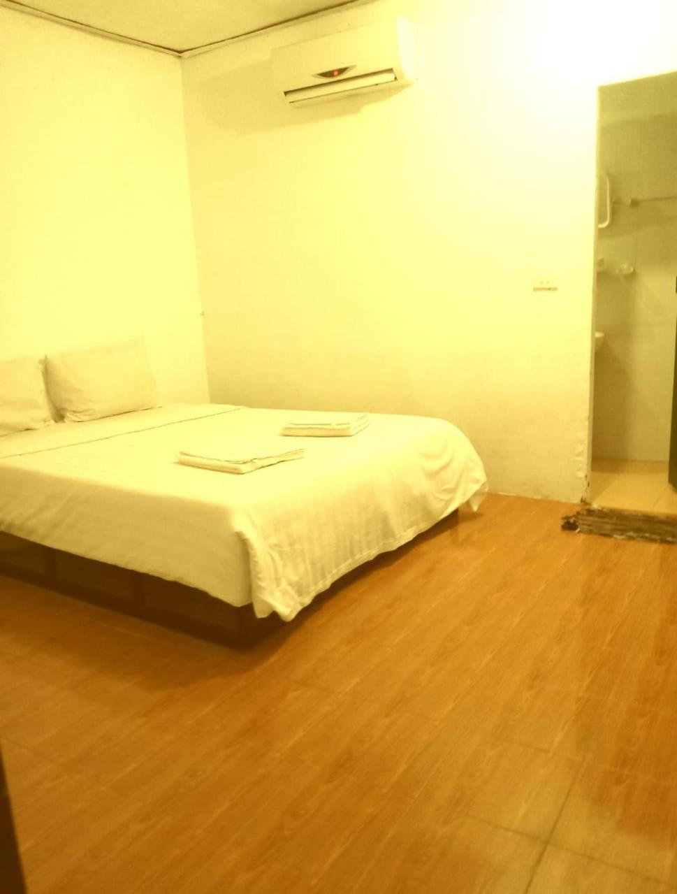 Vang Vieng Lily Backpackers Hostel מראה חיצוני תמונה