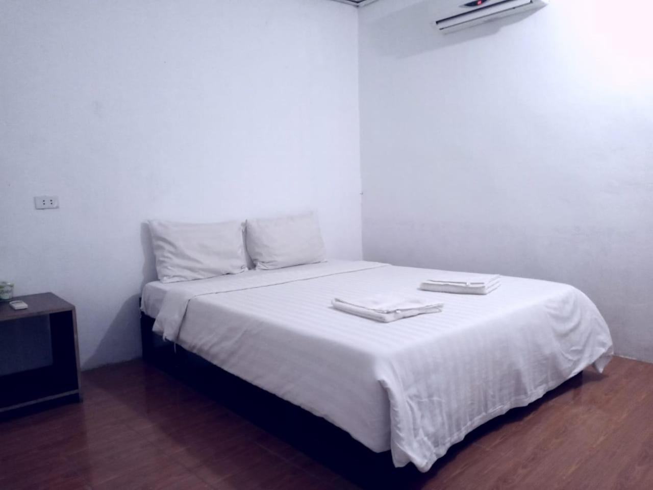 Vang Vieng Lily Backpackers Hostel מראה חיצוני תמונה